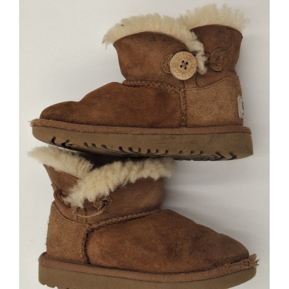 UGG Bailey Button Size 9 Kids Brown Fashion Boots Fall Winter Kids Shoes Issues - Picture 13 of 15